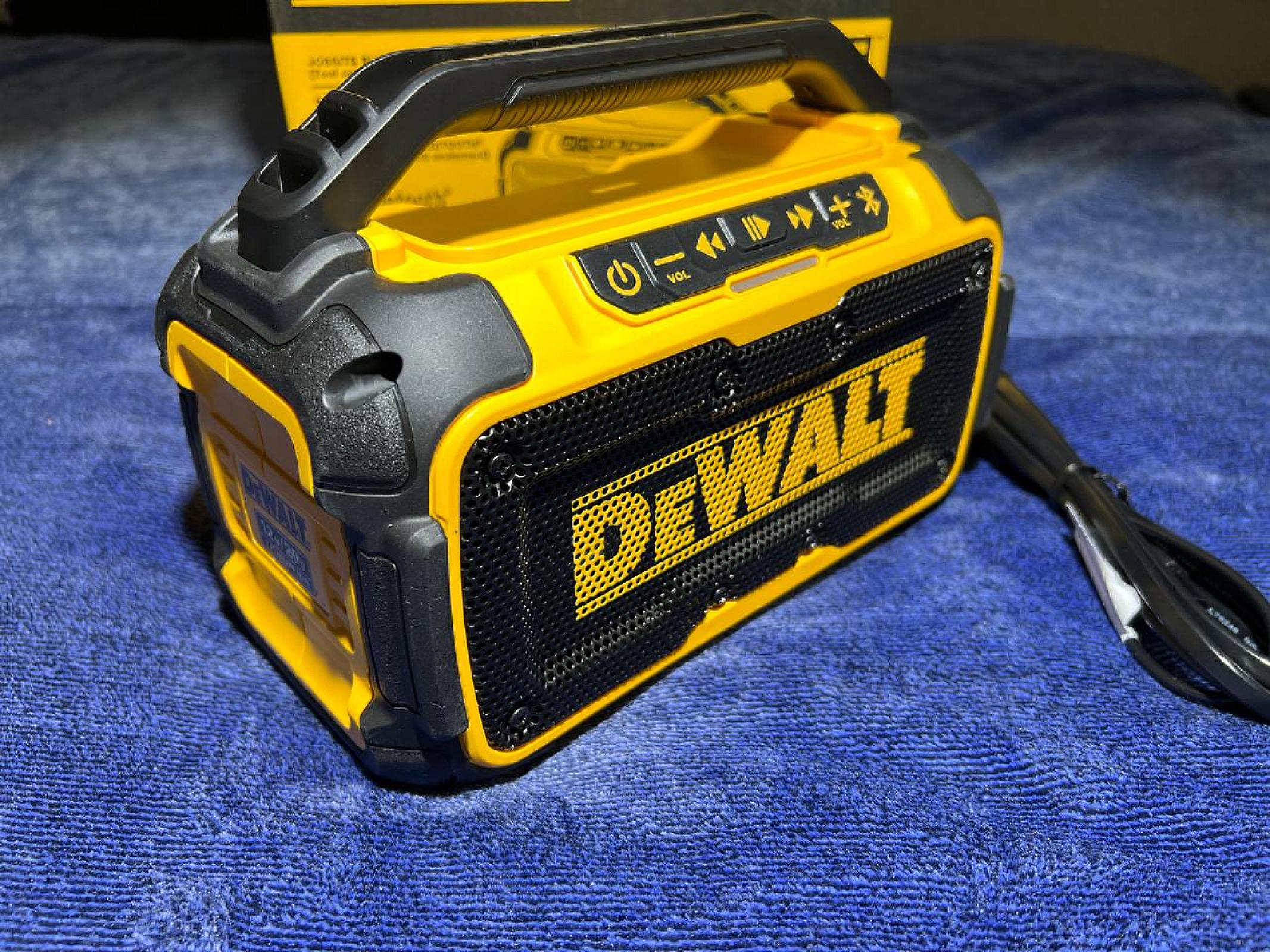 Акустична Bluetooth колонка DeWALT DCR010