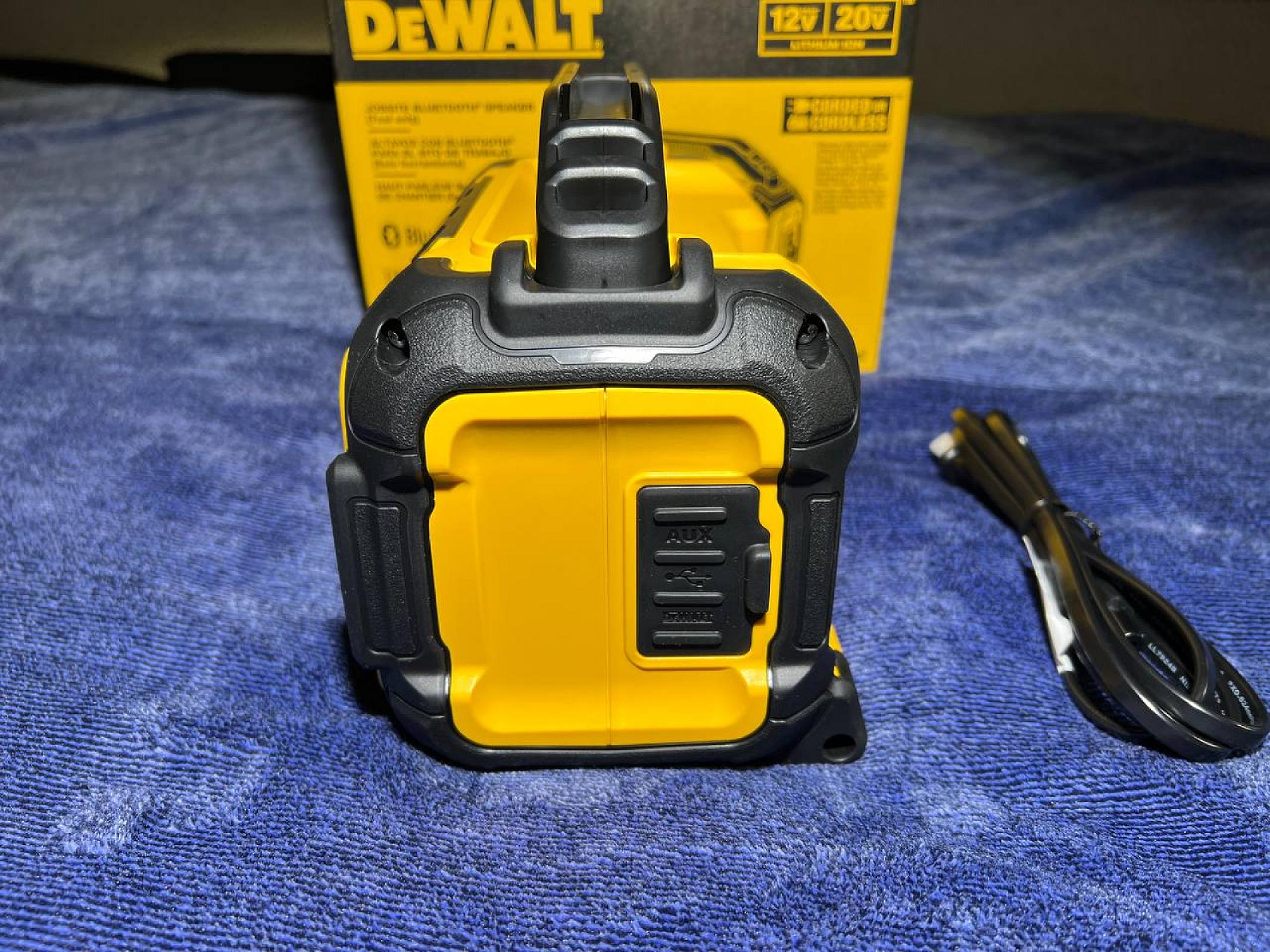 Акустична Bluetooth колонка DeWALT DCR010