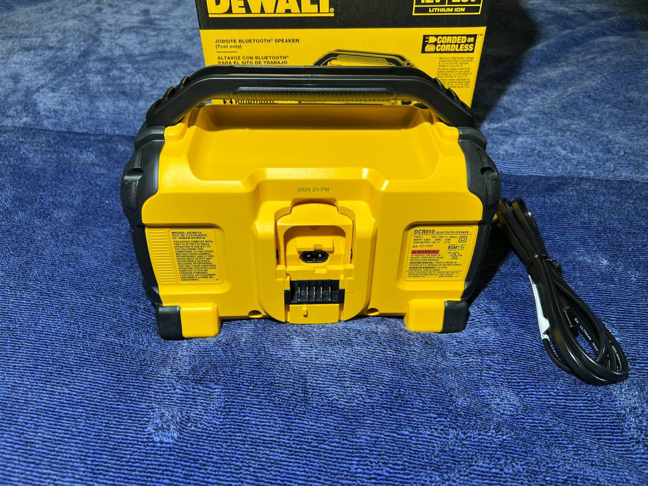 Акустична Bluetooth колонка DeWALT DCR010