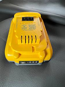 Акумулятори DeWalt DCB2104 (4Ah)  серії Compact XR power pak