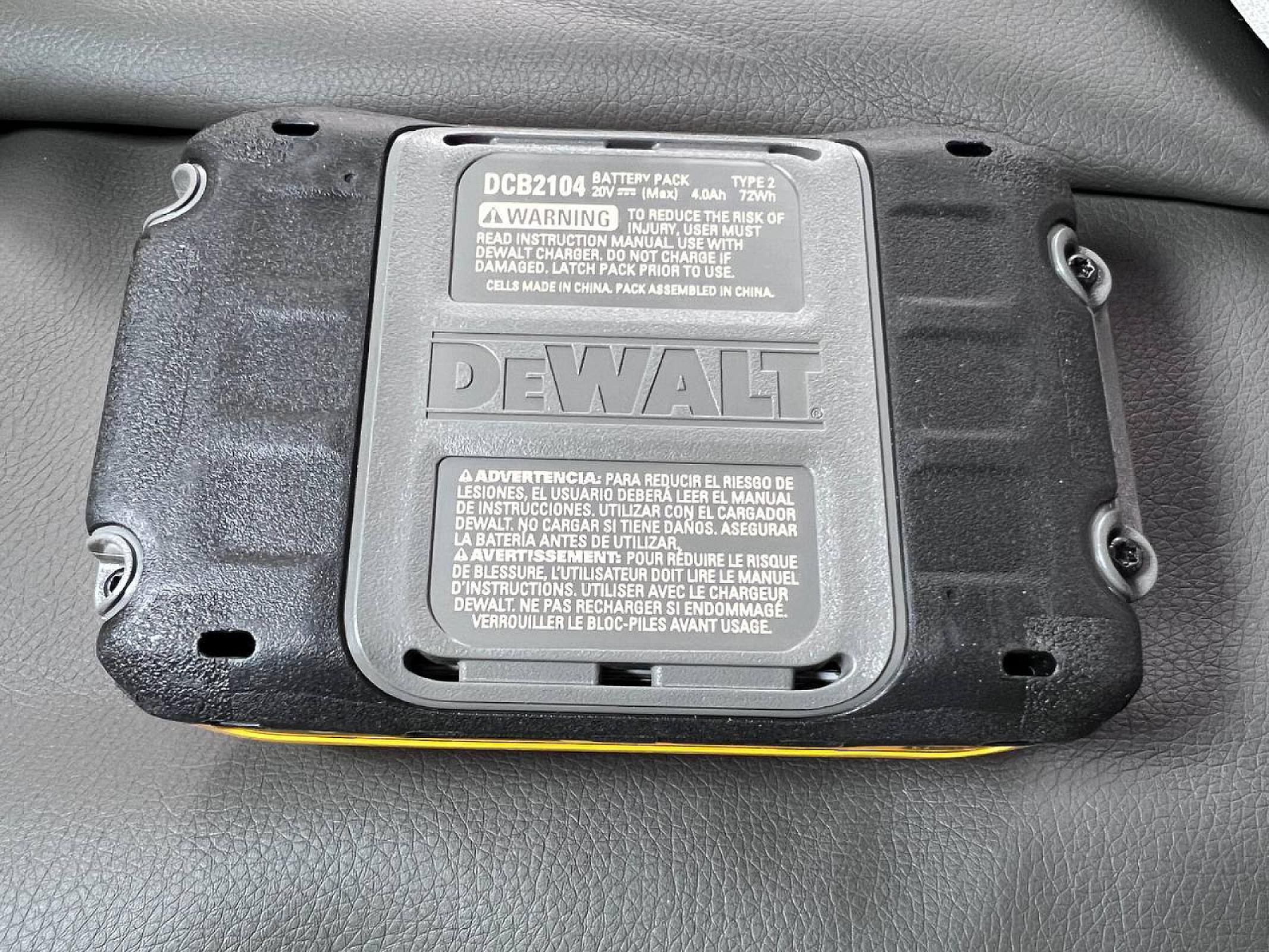 Акумулятори DeWalt DCB2104 (4Ah)  серії Compact XR power pak