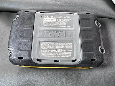 Акумулятори DeWalt DCB2104 (4Ah)  серії Compact XR power pak