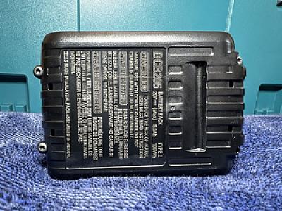 Акумулятор DeWALT DCB205