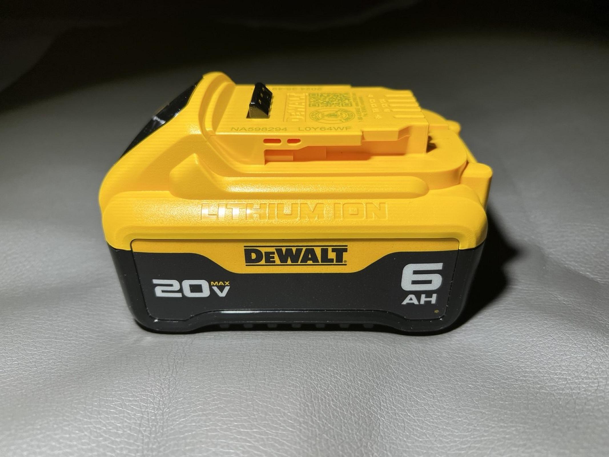 Акумуляторна батарея DEWALT DCB206
