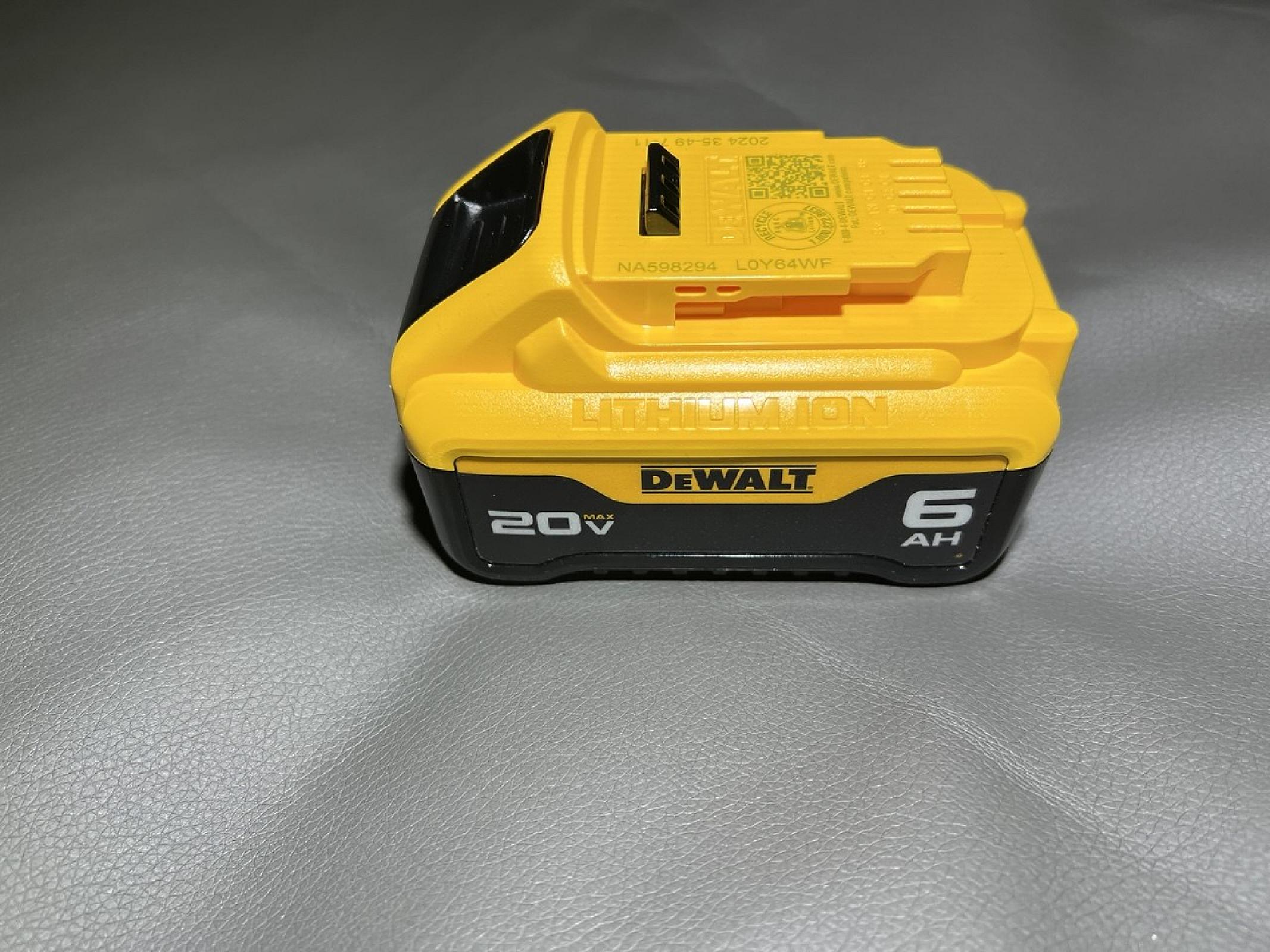 Акумуляторна батарея DEWALT DCB206