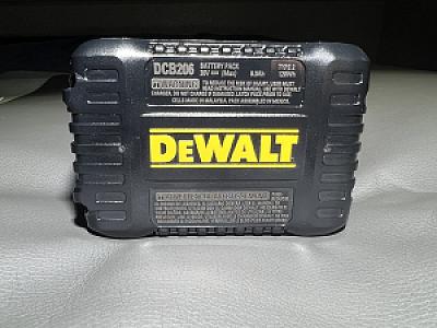 Акумуляторна батарея DEWALT DCB206