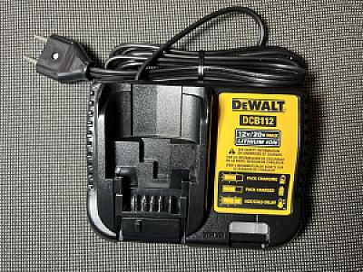 Зарядний пристрій Dewalt DCB112 (2Ah)