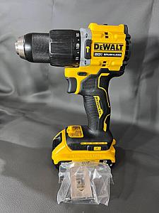 Дриль-шуруповерт DeWalt DCD799