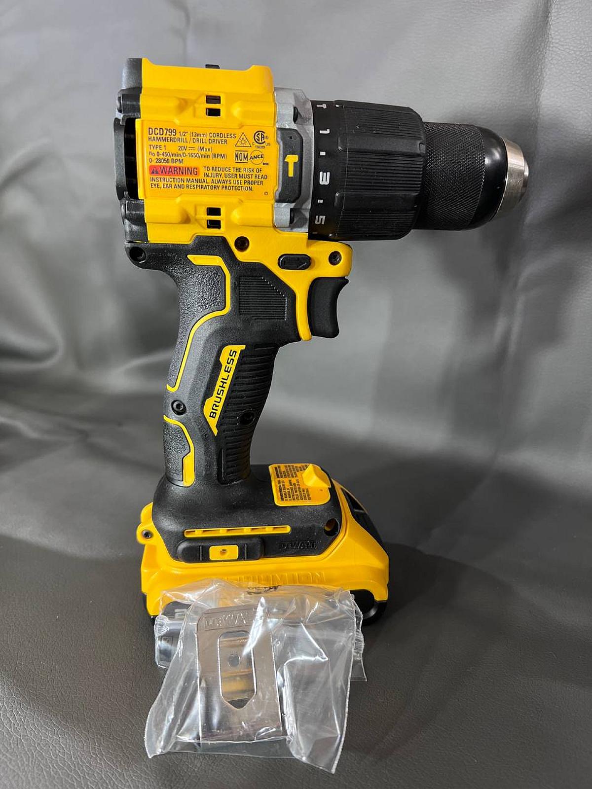 Дриль-шуруповерт DeWalt DCD799