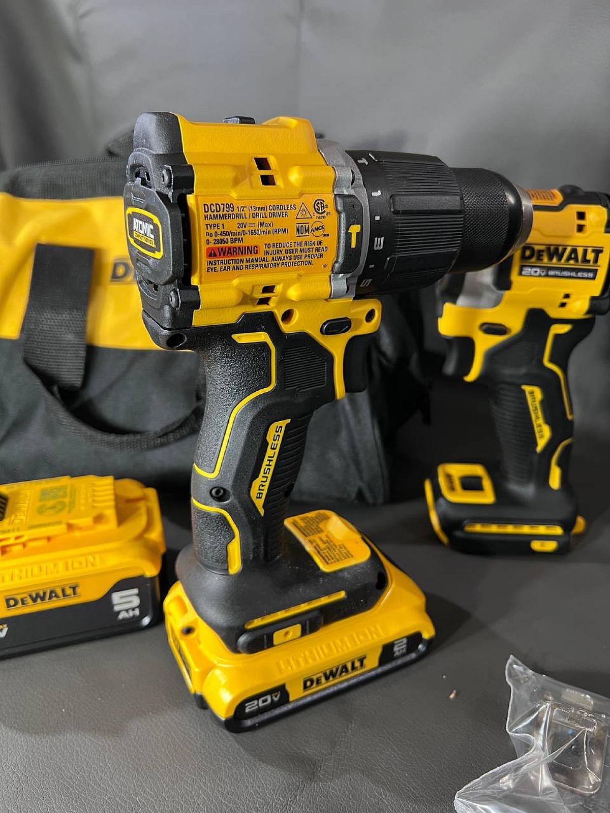 Дриль-шуруповерт DeWalt DCD799