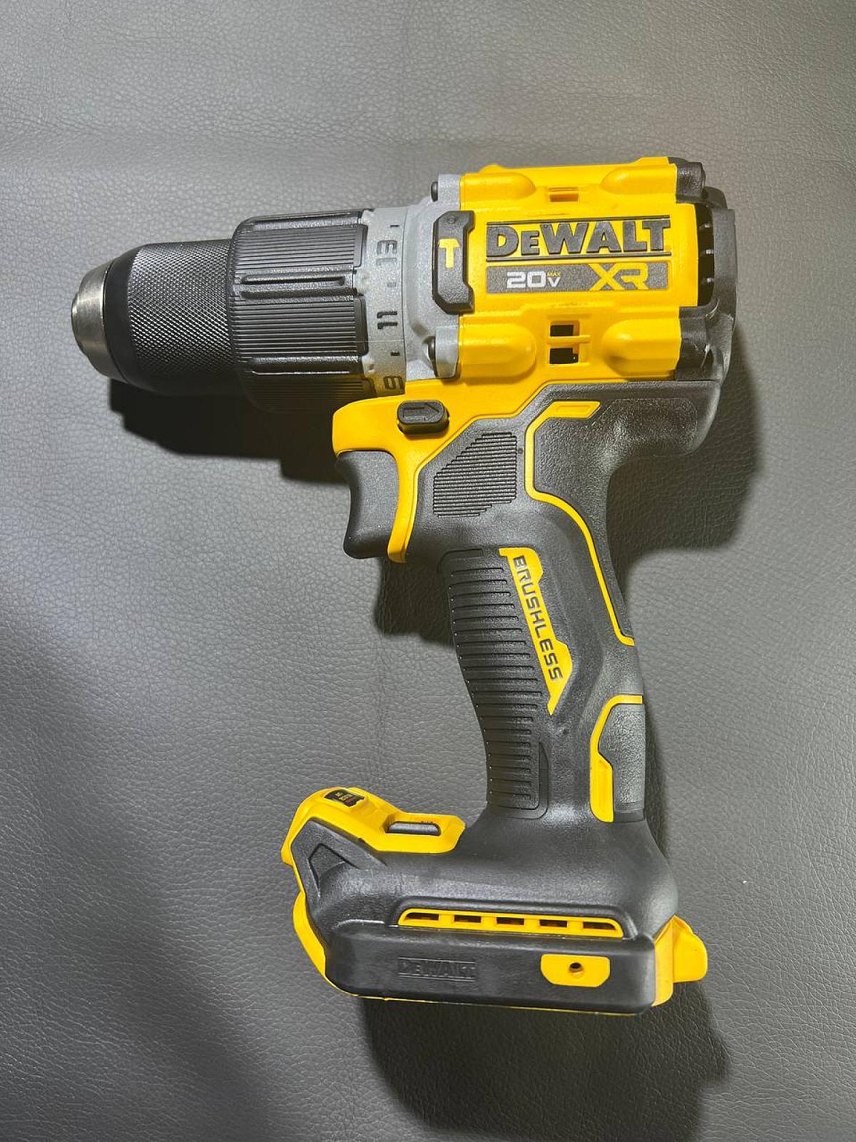 Акумуляторний ударний дриль-шуруповерт DeWALT DCD806