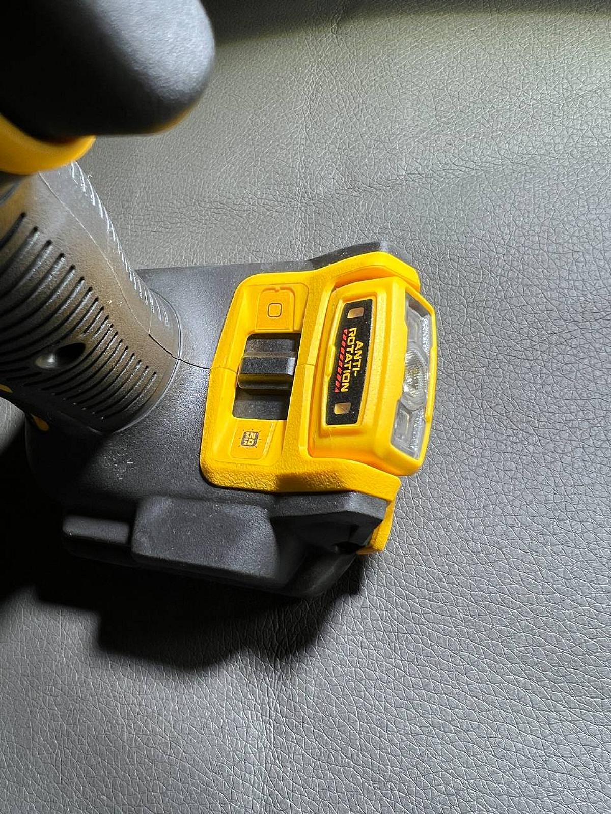 Акумуляторний ударний дриль-шуруповерт DeWALT DCD806