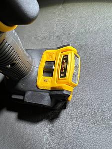 Акумуляторний ударний дриль-шуруповерт DeWALT DCD806
