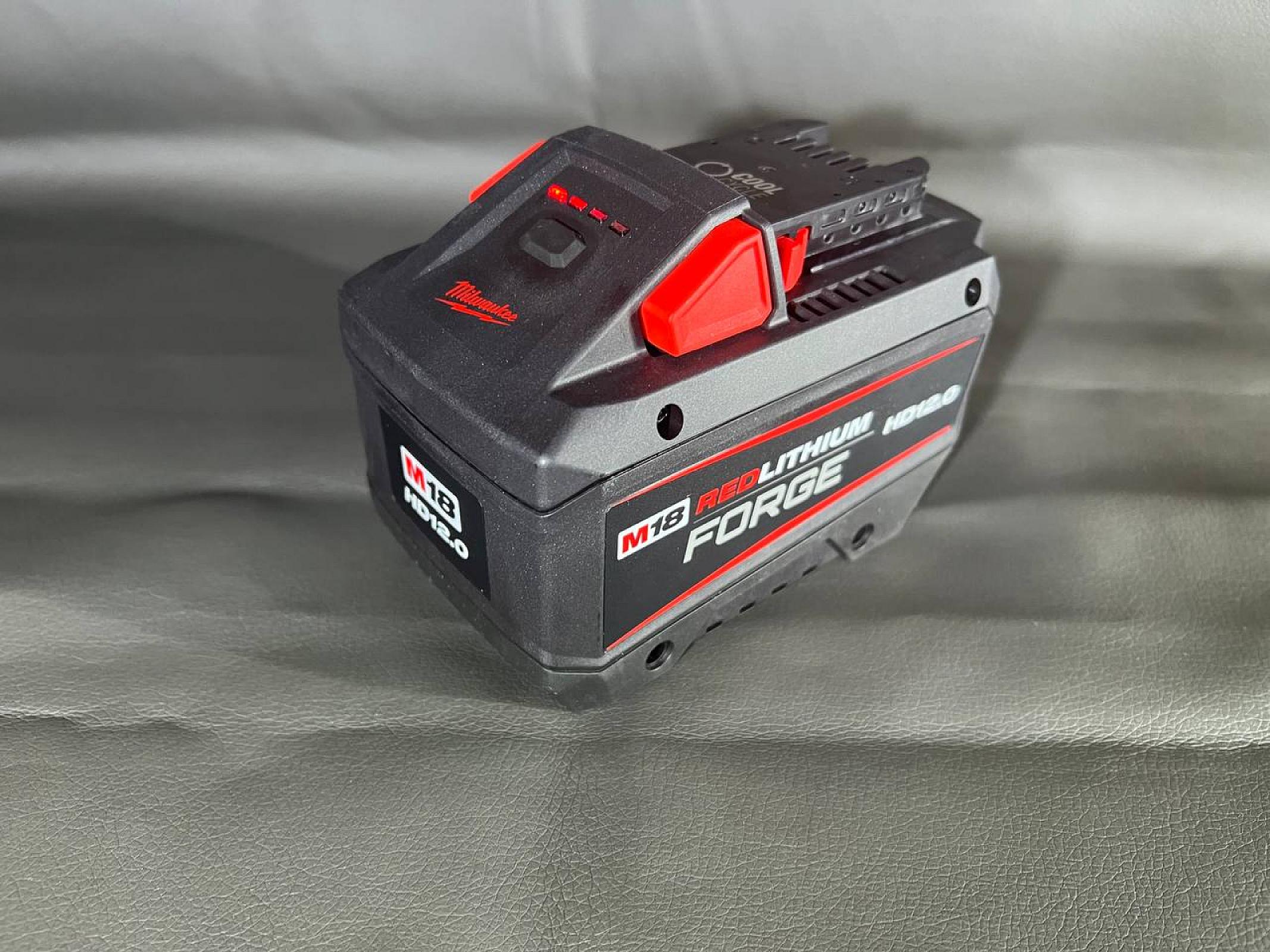 Акумулятор Milwaukee 48-11-1813 M18 REDLITHIUM FORGE HD12.0, 18V, 12.0Ah