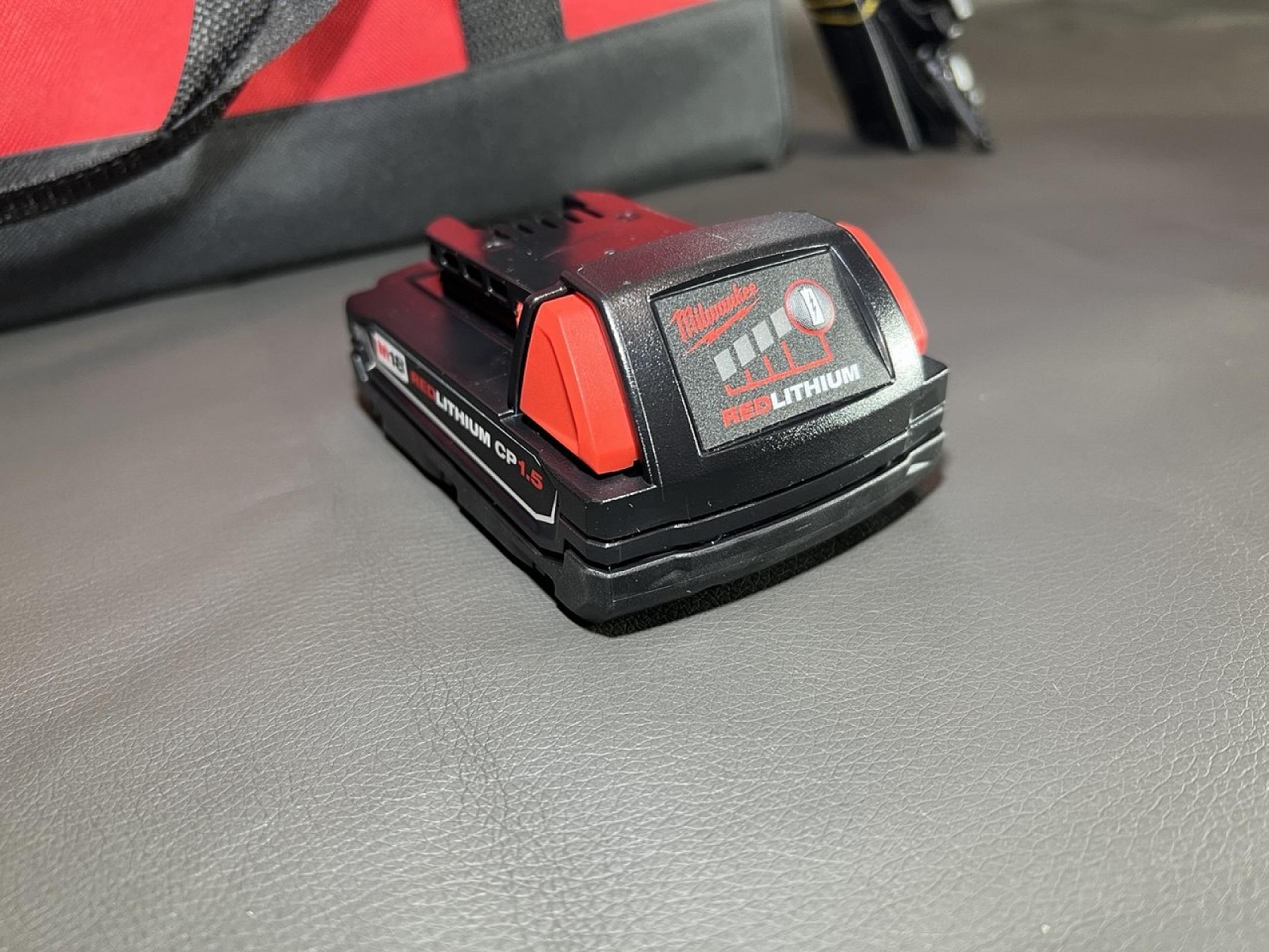 Акумулятор Milwaukee M18 Compact REDLITHIUM 1.5 Ah (48-11-1815)
