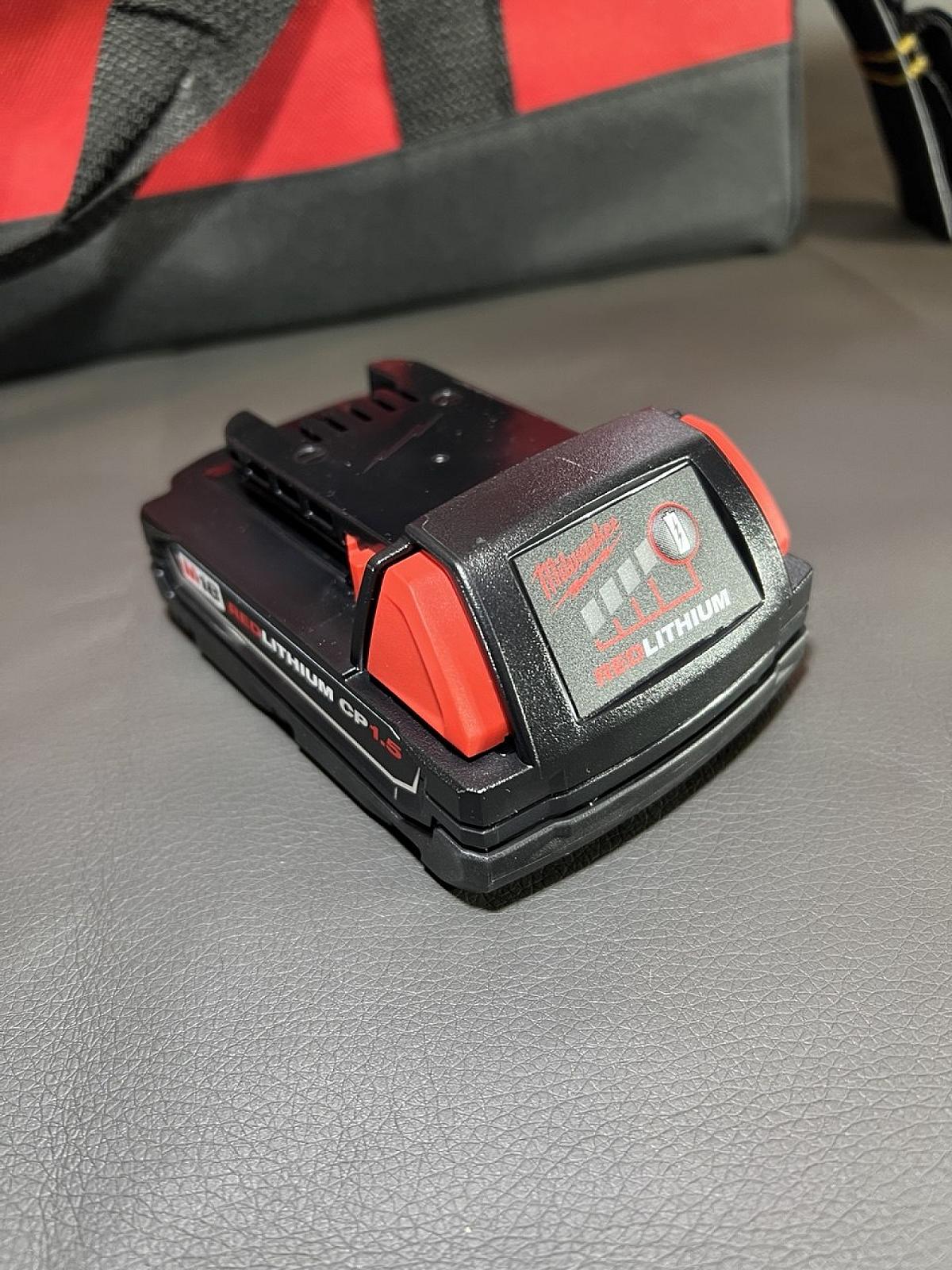 Акумулятор Milwaukee M18 Compact REDLITHIUM 1.5 Ah (48-11-1815)