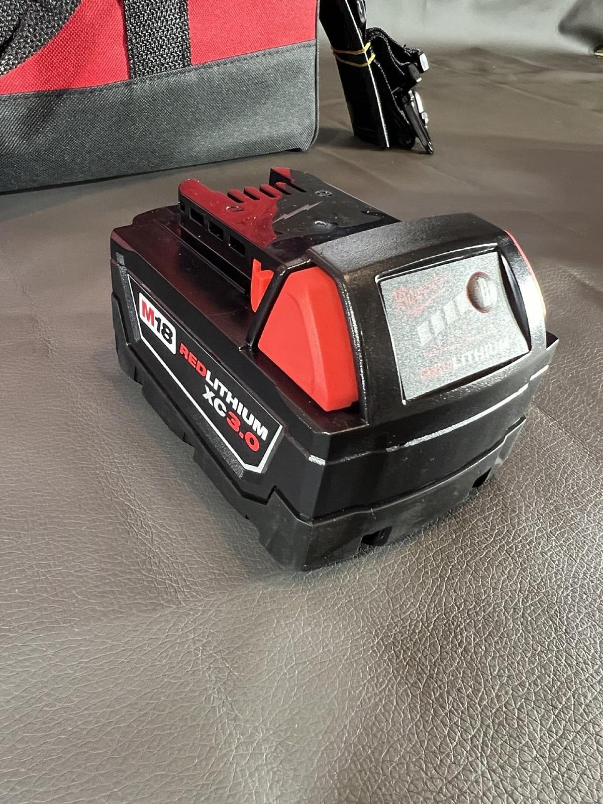 Акумулятор Milwaukee M18 REDLITHIUM XC3.0 (48-11-1828)