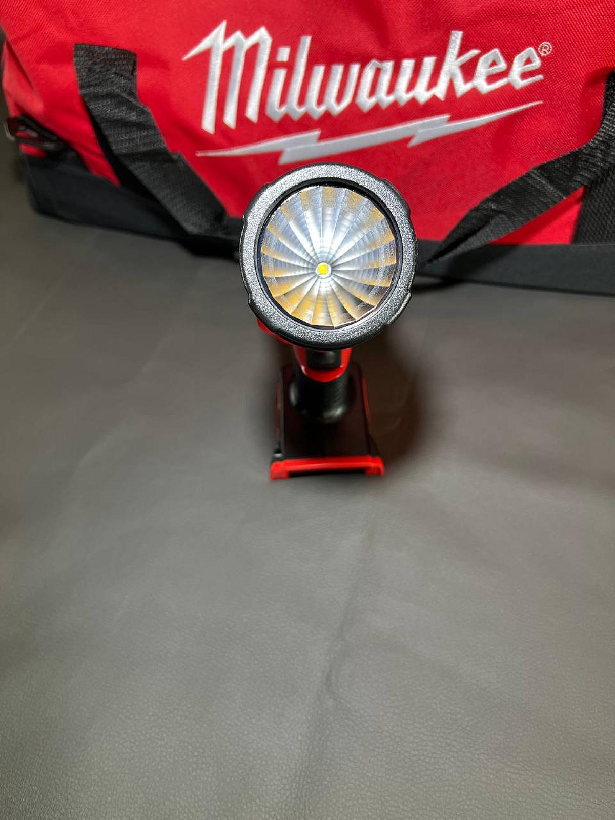 Акумуляторний світлодіодний ліхтар Milwaukee M18 TLED-0 2735-20