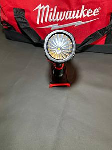 Акумуляторний світлодіодний ліхтар Milwaukee M18 TLED-0 2735-20
