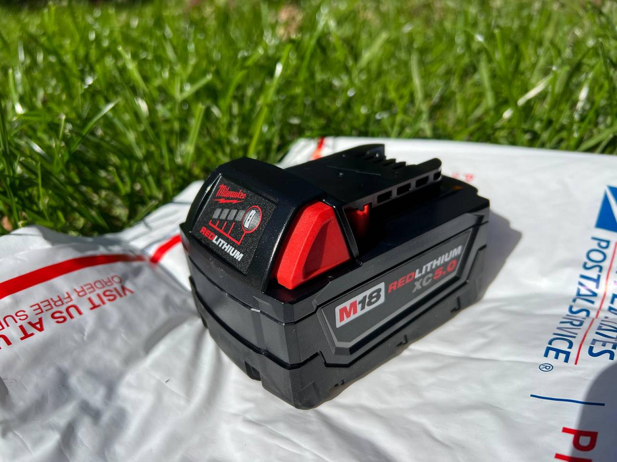 Акумуляторна батарея Milwaukee M18 B5 5.0 Ah (48-11-1850) REDLITHIUM™
