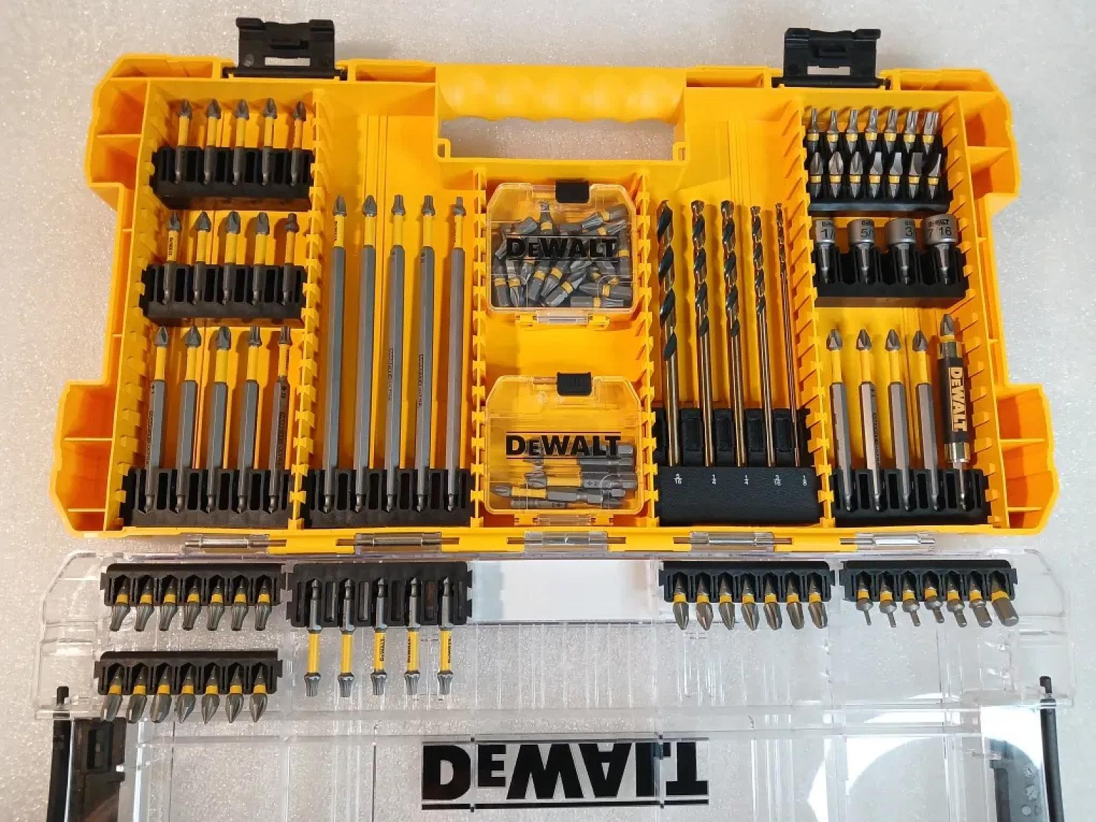 Комплексний набір із 120 предметів DEWALT Maxfit Ultra Steel DWAUMF120SET