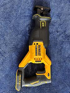 Шабельна пила DeWALT DCS382
