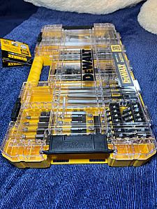 Комплексний набір із 120 предметів DEWALT Maxfit Ultra Steel DWAUMF120SET