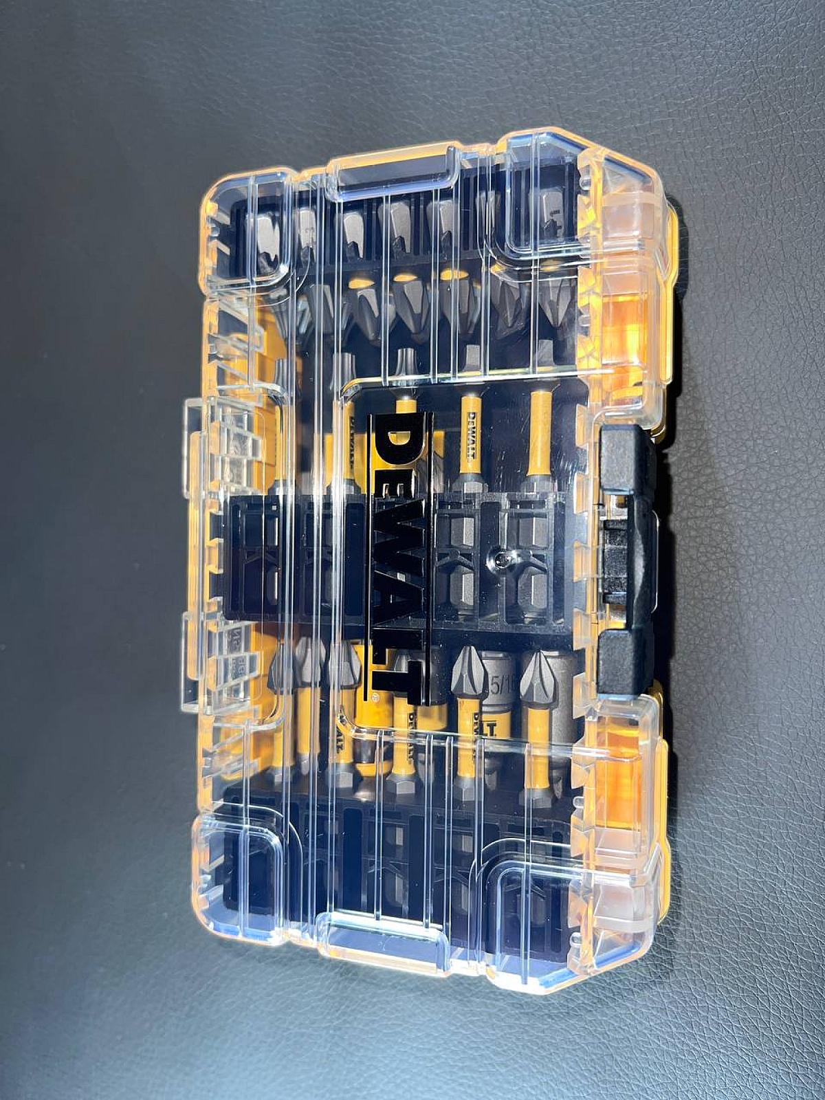 Набір шестигранних сталевих біт Dewalt MAXFIT ULTRA 1/4 дюйма (30 предметів)