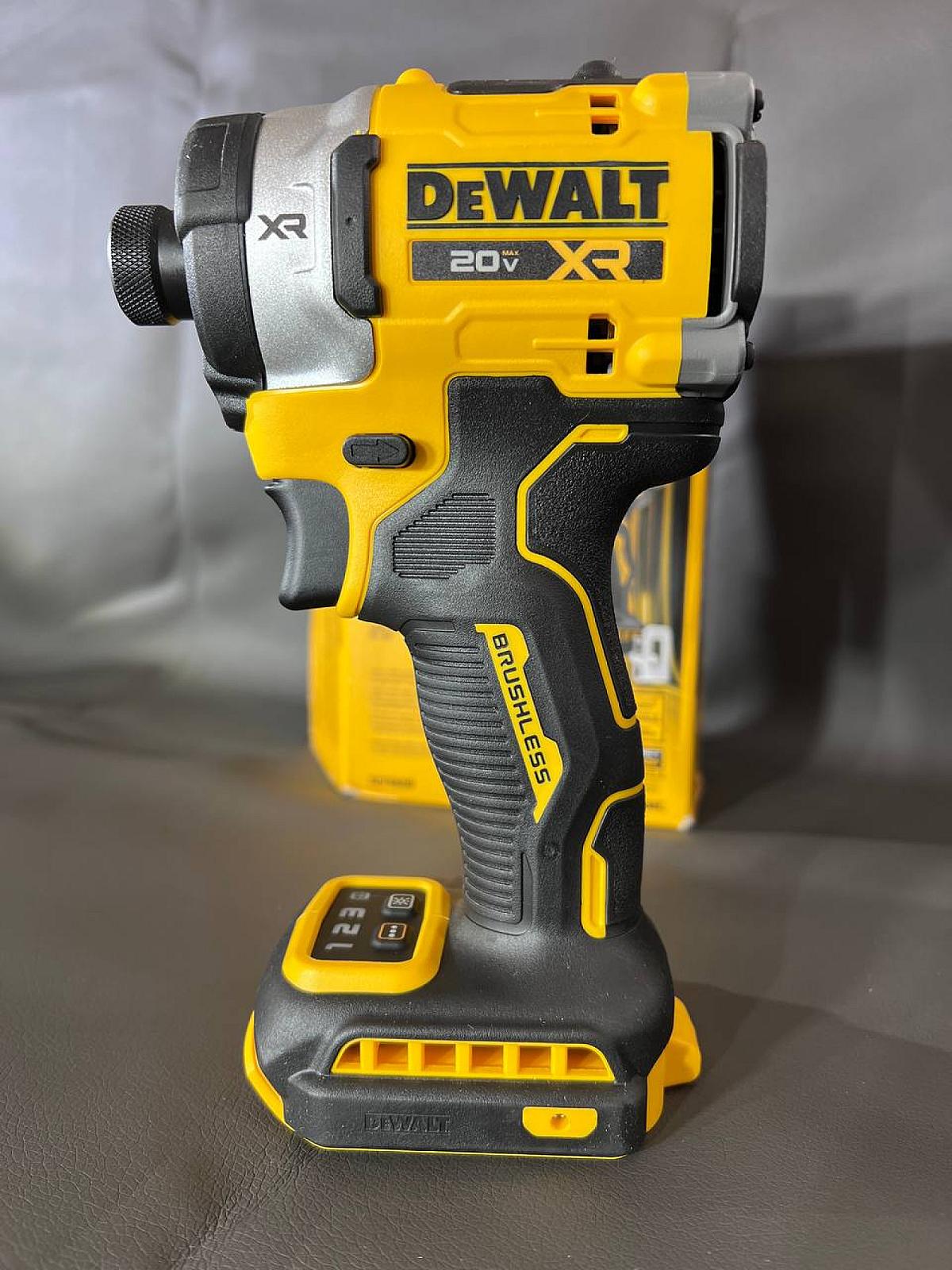 Самий потужний імпакт DeWALT DCF860