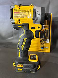 Самий потужний імпакт DeWALT DCF860