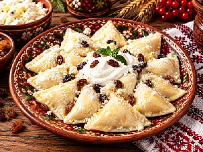 Вареники з сиром та родзинками