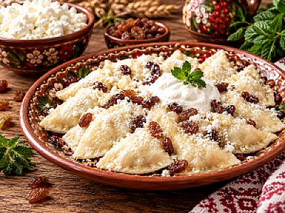 Вареники з сиром та родзинками