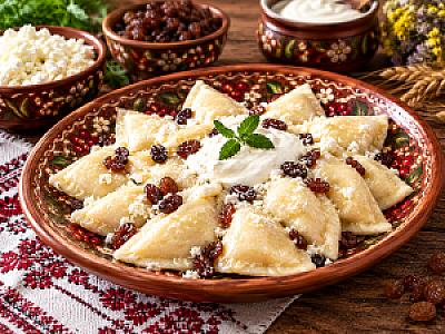 Вареники з сиром та родзинками