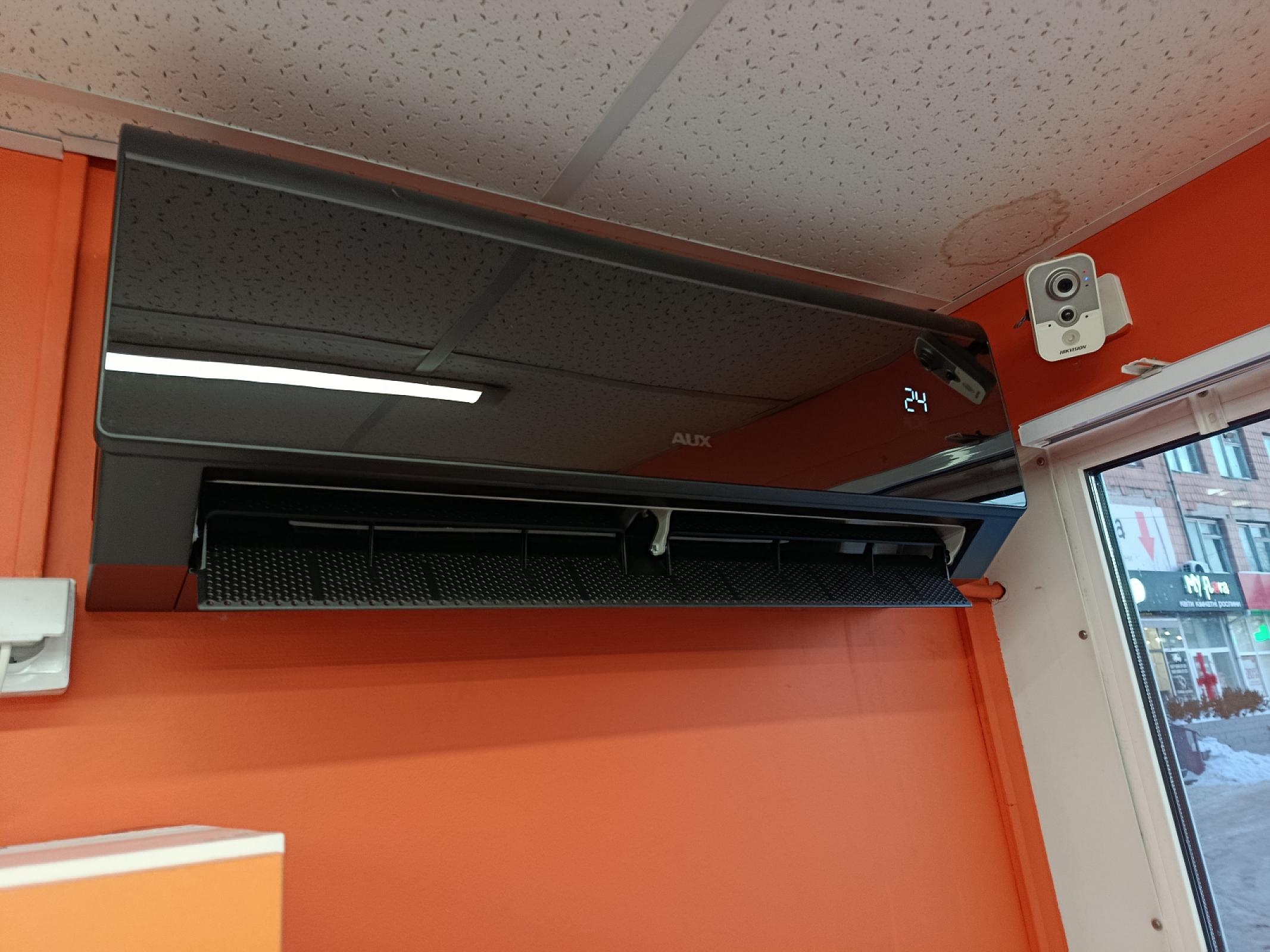 Чорний кондиціонер AUX  до -30 на обігрів