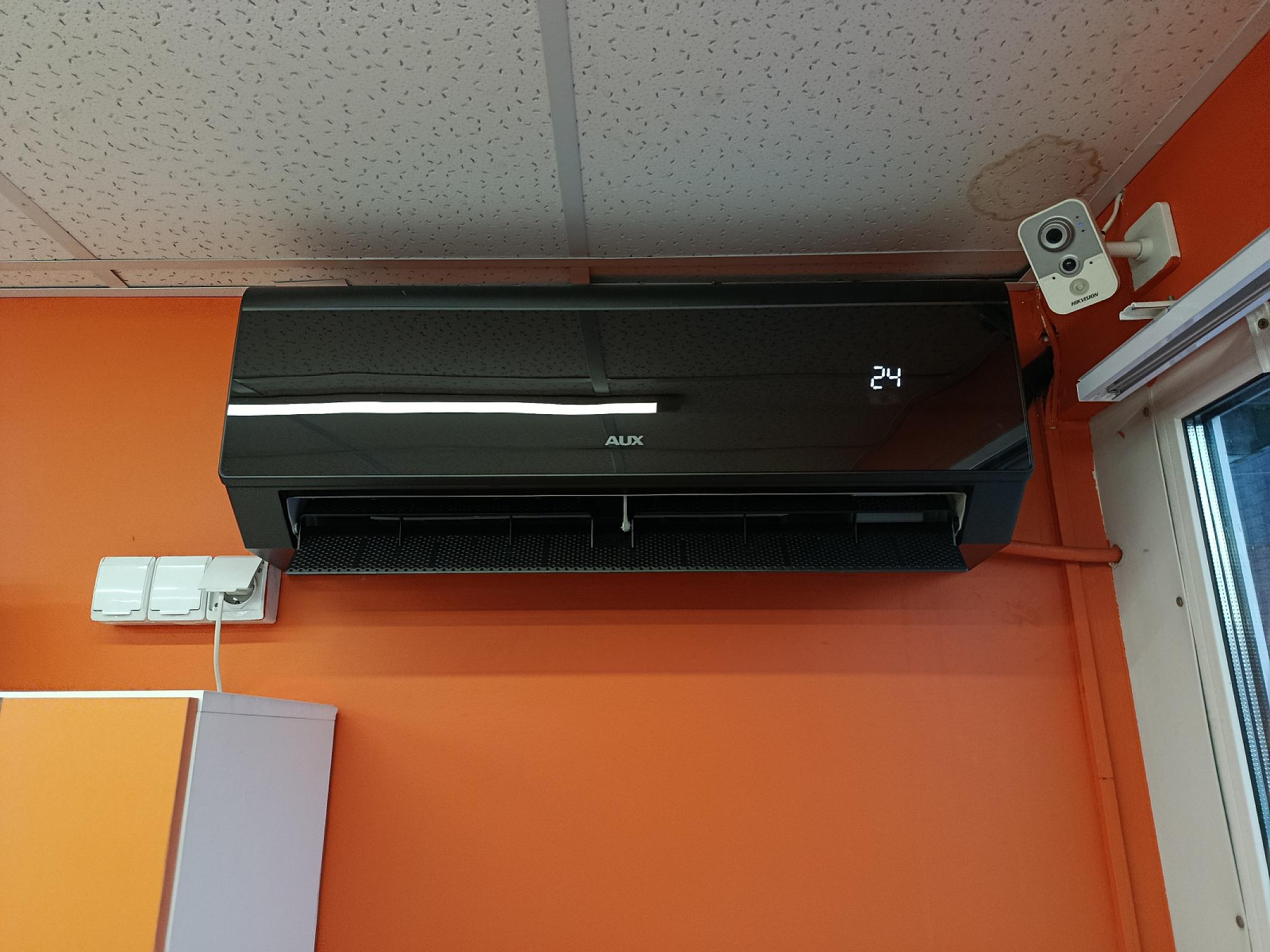 Чорний кондиціонер AUX  до -30 на обігрів